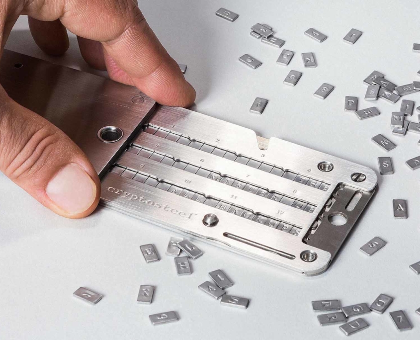 Cryptosteel open with hand large